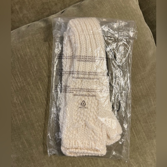 JOIE Fingerless gloves. Porcelain color. - Picture 4 of 6